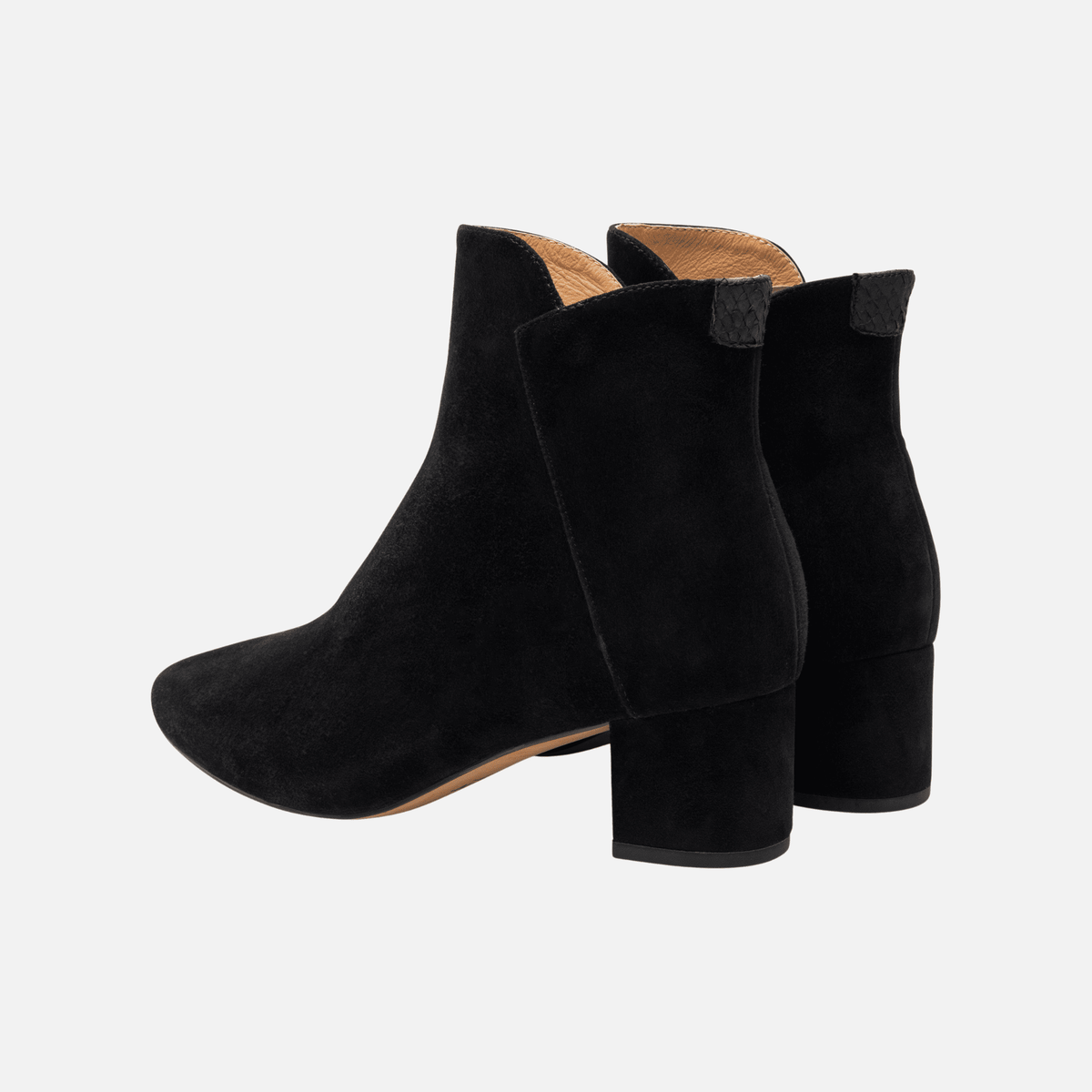 Woden saga block black suede – rear angle