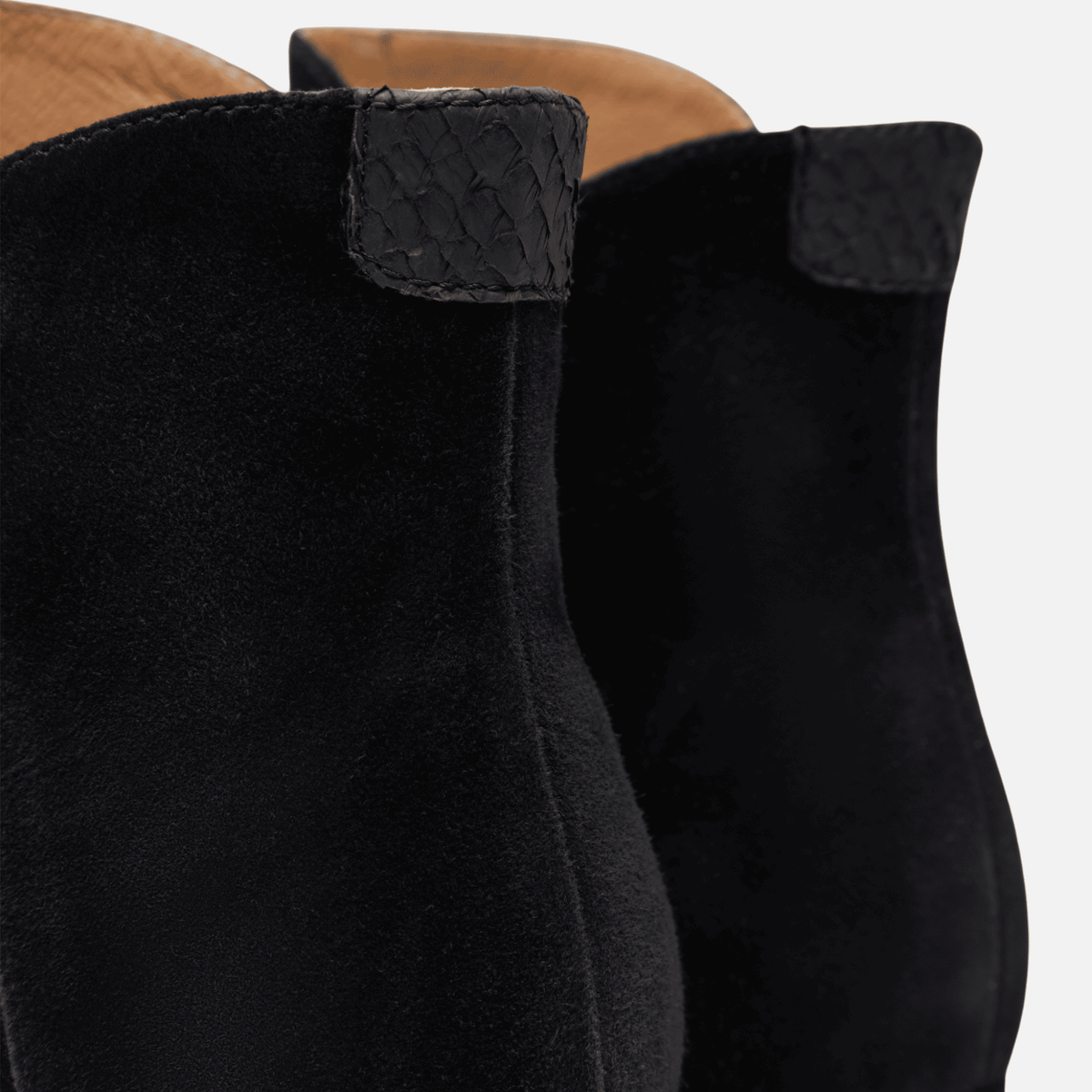 Woden saga block black suede – material detail