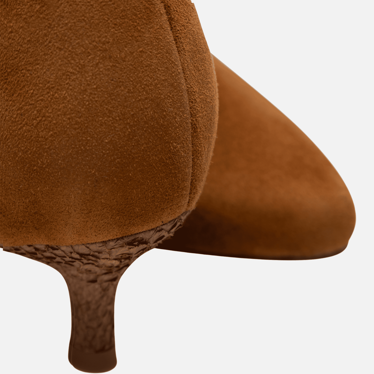 Woden saga zip dark tan suede – material detail